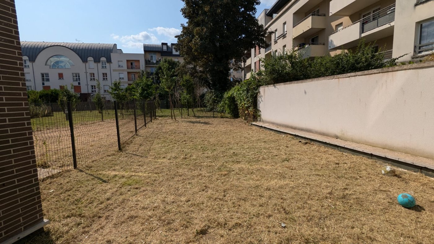 Extérieurs d’une résidence : après débroussaillage